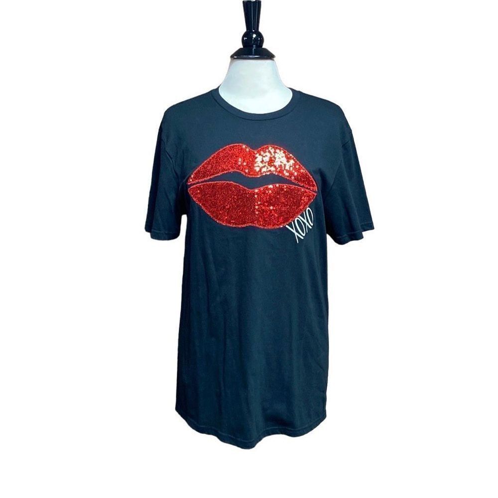 Black Short Sleeve Red Sequins Lips T-Shirt Size Large  NEW